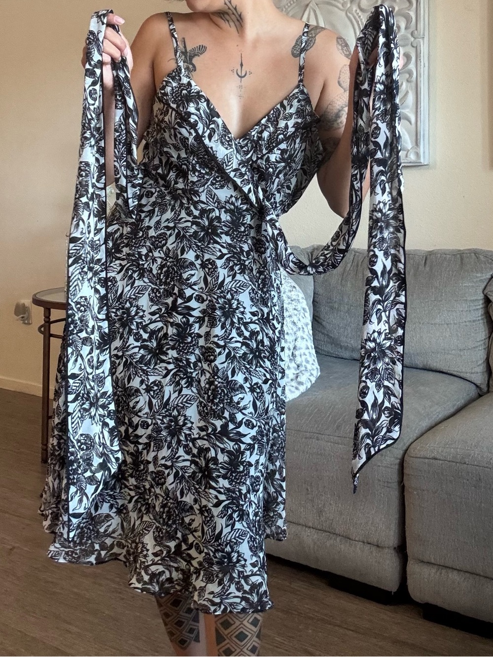 Black and White Flowy Dress🖤